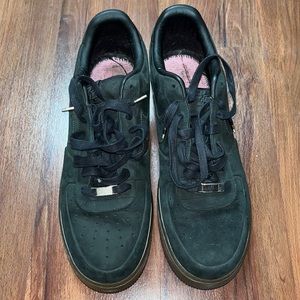 Worned Nike sneakers no insoles lebron image on sneakers